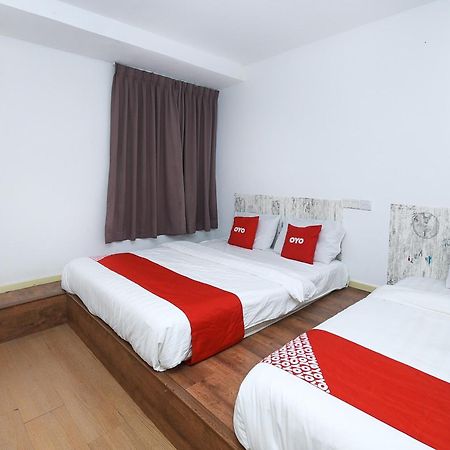 Oyo 90820 River Inn Miri Zewnętrze zdjęcie